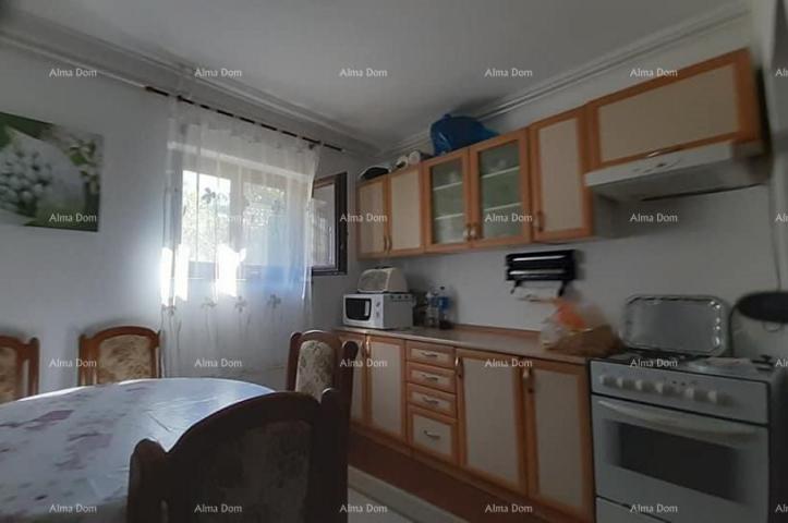 Kuća Prodaje se kuća u Puli, 90m2