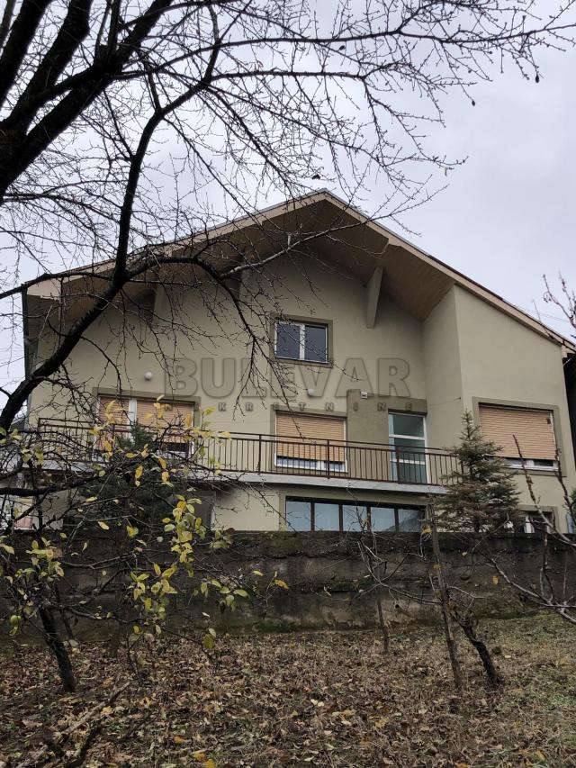 Kuća na Bubnju 272m2, 9, 4 ari placa