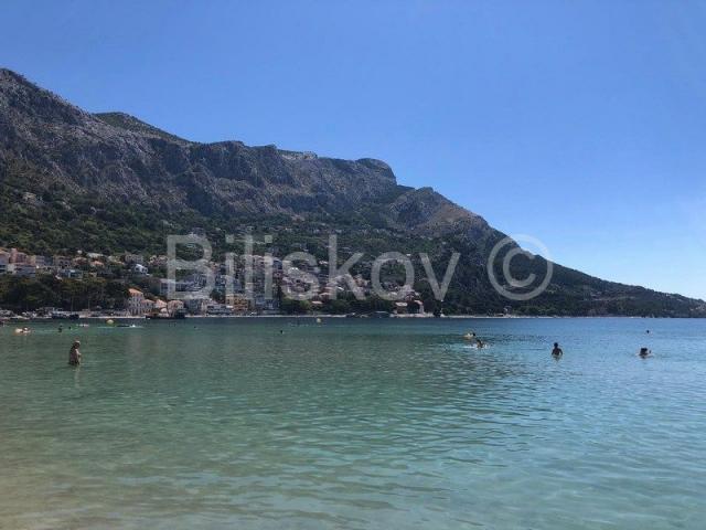 Omiš, zemljište 616 m2 sa građevinskom dozvolom