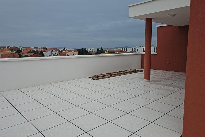 Zadar, Plovanija, dvosoban stan s krovnom terasom neto korisne površine 105, 02 m2 – S6