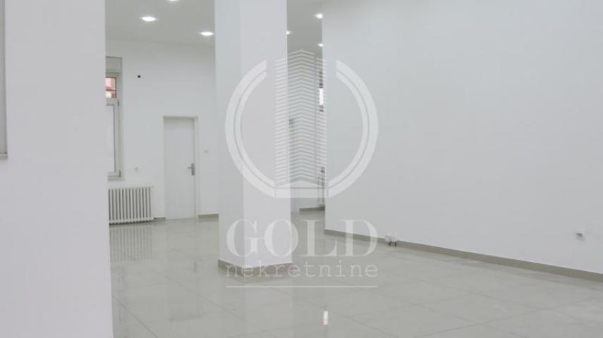 Novi Sad-Bulevar Oslobođenja, lokal 75. 00m2, 1000 eur ID#3958