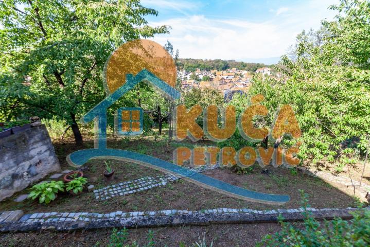 Kuća na Bubnju 272m2, 9, 4 ari placa