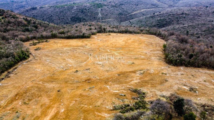 Rakalj - zemljište za izgradnju 50 vila, 45 000 m2