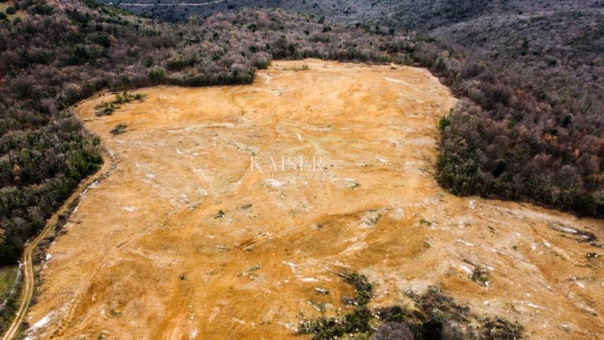 Rakalj - zemljište za izgradnju 50 vila, 45 000 m2