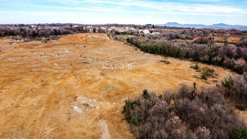 Rakalj - zemljište za izgradnju 50 vila, 45 000 m2