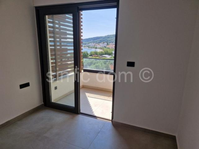 Novi apartman 50m od plaže, Slatine