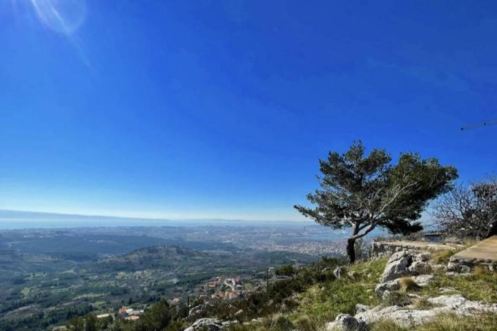 Klis, zemljište/kuća 3684m2