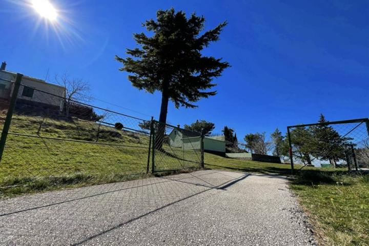 Klis, zemljište/kuća 3684m2