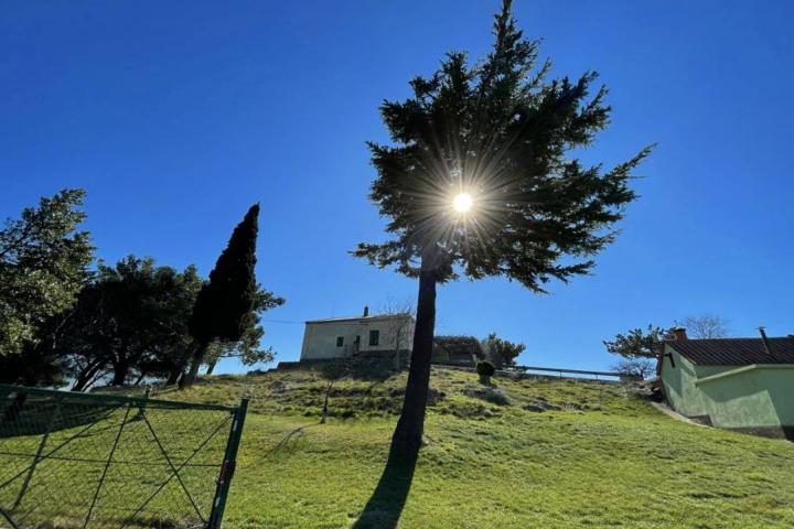 Klis, zemljište/kuća 3684m2