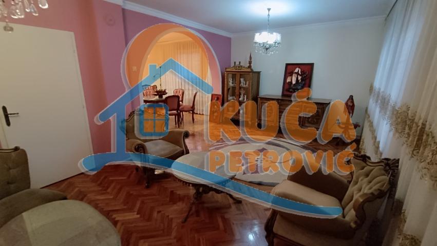 Kuća 268m2, Vlasotince, plac 4. 24a