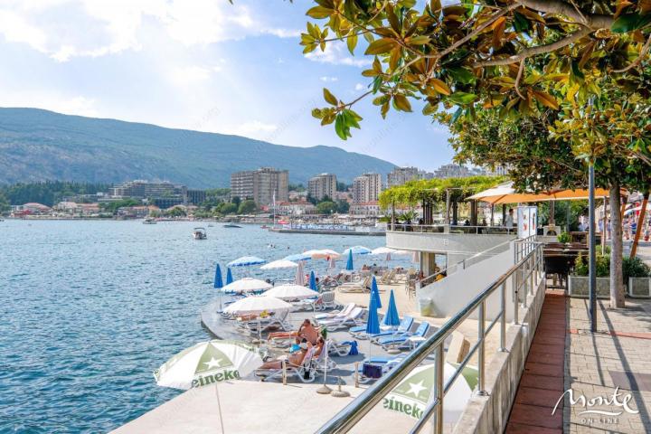 Stan sa 1 spavaćom sobom i panoramskim pogledom na more 2 koraka od mora, Herceg Novi