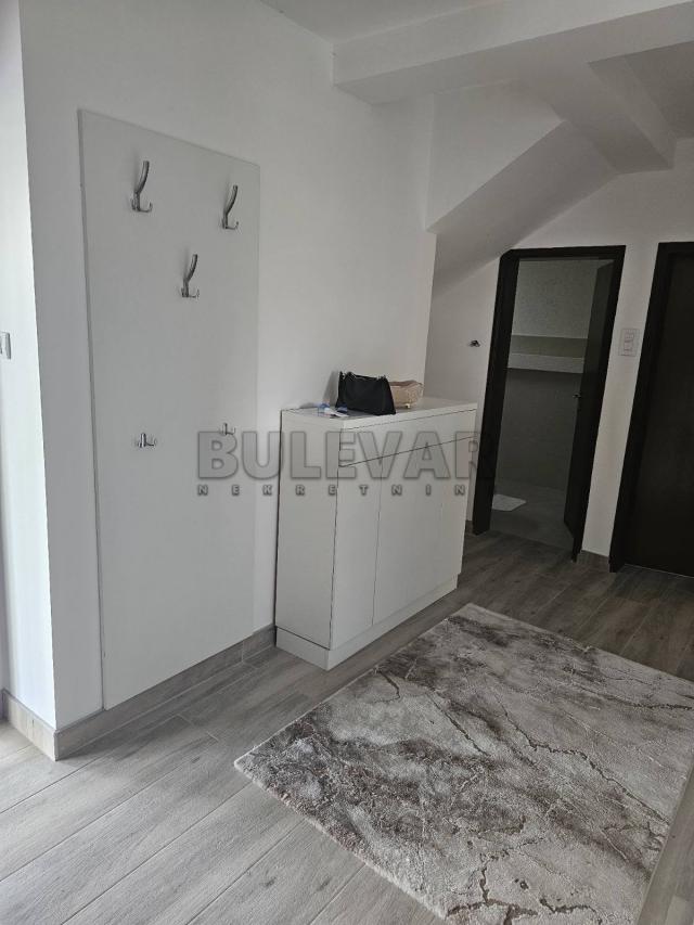 Izdavanje, lux  stan - apartman u   Kragujevcu, naselje Šumarice – površina 132 m2