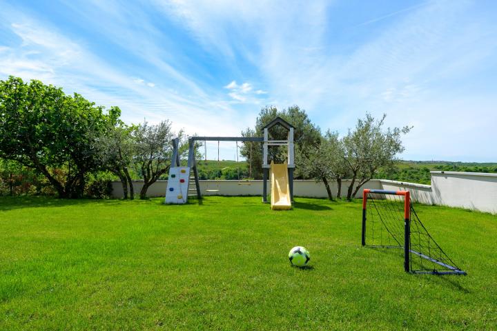 Buje, Eskluzivna samostojeća villa s očaravajućim panoramskim pogledom na more 