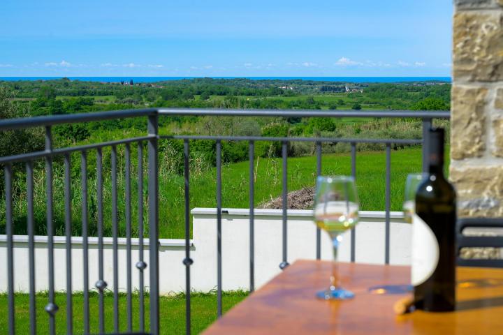 Buje, Eskluzivna samostojeća villa s očaravajućim panoramskim pogledom na more 