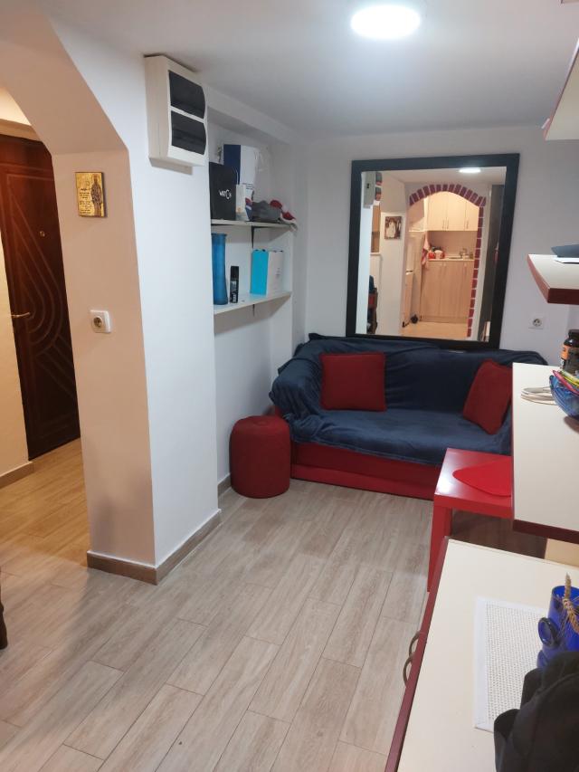 ZEMUN KARADJ. TRG-ZEMUN 33m2 , 67000e