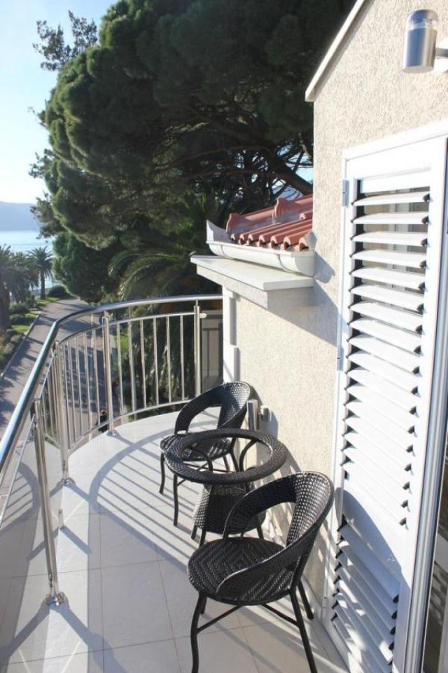 For rent: Penthouse with a sea view, Tivat