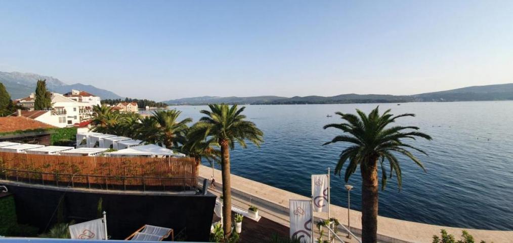 For rent: Penthouse with a sea view, Tivat