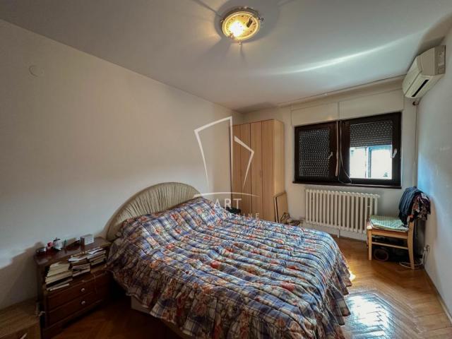 Na odličnoj lokaciji stan 3. 0, mereno 80m2 ID#8842