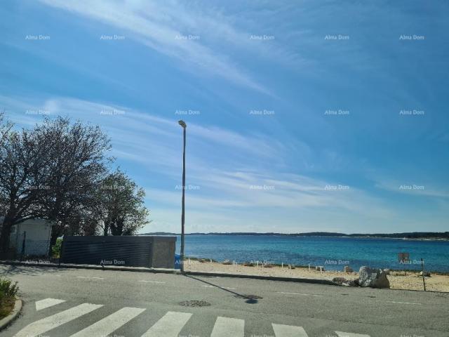 Kuća Medulin, Pošesi, samostojeća vila 50 m od plaža. 