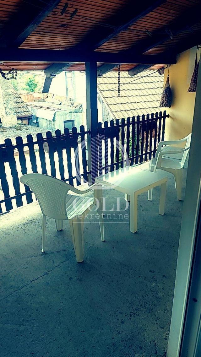 IZDAJEMO RENOVIRAN SPRAT KUĆE U VETERNIKU -800 EUR ID#6032