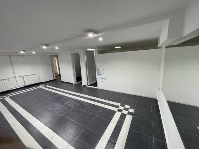 Kuća, Bežanijska Kosa 1, 220 m2