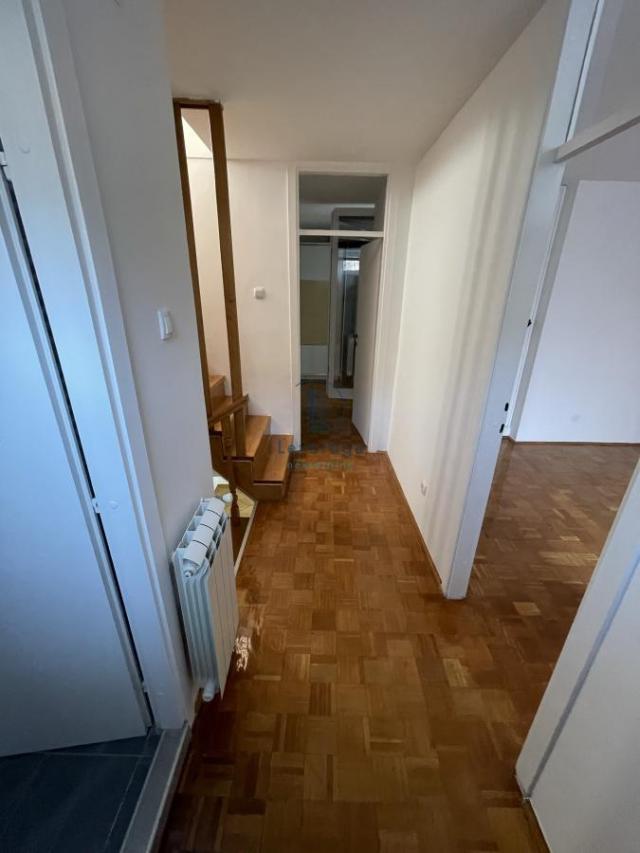 Kuća, Bežanijska Kosa 1, 220 m2