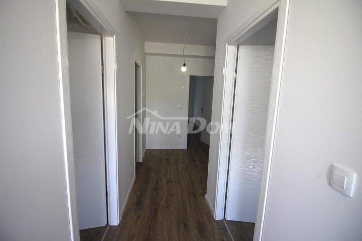 Apartman dvosoban,  prizemlje blizina centra 400 metara plaža Jadro