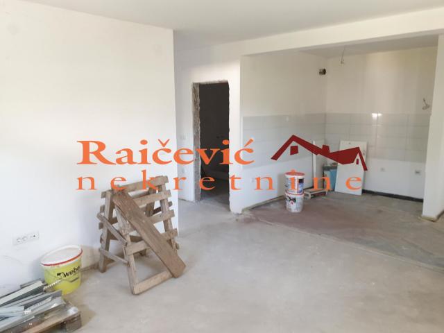 VOZDOVAC JAJINCI 66m2 , T , 130000e