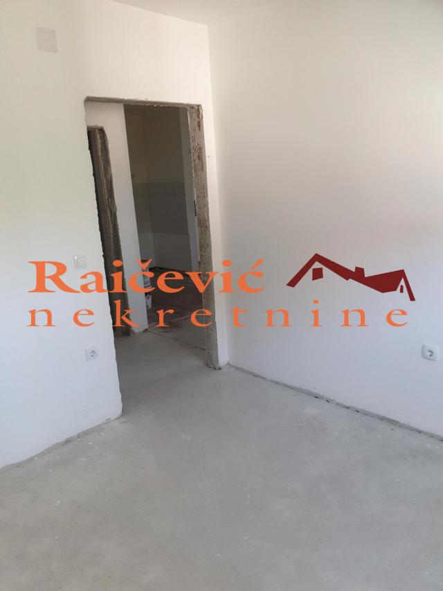 VOZDOVAC JAJINCI 66m2 , T , 130000e