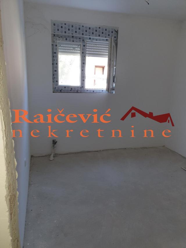 VOZDOVAC JAJINCI 66m2 , T , 130000e