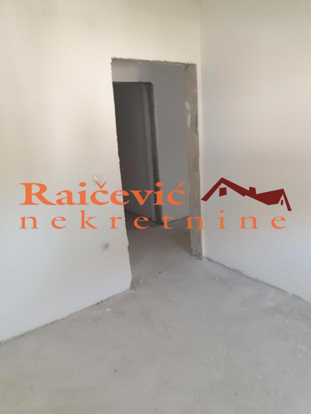 VOZDOVAC JAJINCI 66m2 , T , 130000e