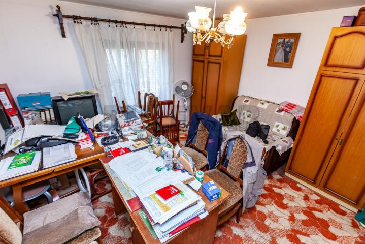 Kuća  u  Niškoj  Banji - nas. Ženeva, 95 m2, ozakonjena, pom. objekat 133 m2, na  placu  od  311 m2