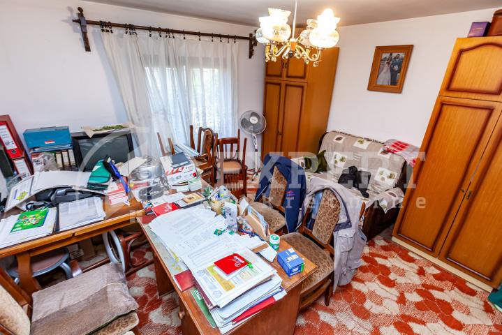 Kuća  u  Niškoj  Banji - nas. Ženeva, 95 m2, ozakonjena, pom. objekat 133 m2, na  placu  od  311 m2