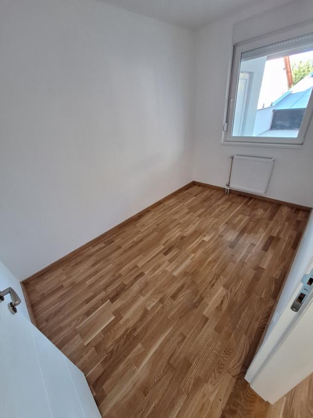 Telep, NOV jednoiposoban + 20 m2 PRIVATNOG DVORIŠTA