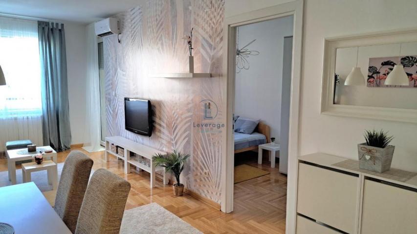 Banjica, Bulevar JNA, 45 m2