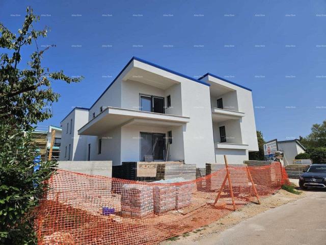 Apartment Modern apartment in block E, near Umag!