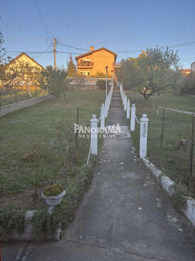 Sremčica Kuća Sut+Pr+1, 295m2 na 10, 6 ari, uknjižena ID#3144