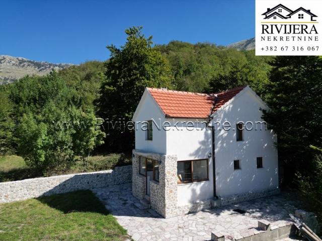 Prodaja imanje 3 kuce sa zapocetim pomocnim objektom Vrbanj Herceg Novi