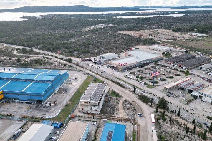 Šibenik, industrijsko-proizvodno-uredska hala NKP 2893 m2