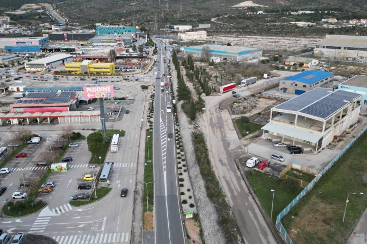 Šibenik, industrijsko-proizvodno-uredska hala NKP 2893 m2