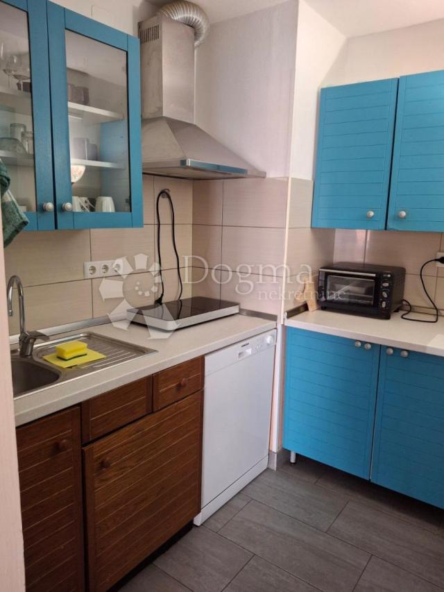 Apartman u Banjolu sa pogledom na more