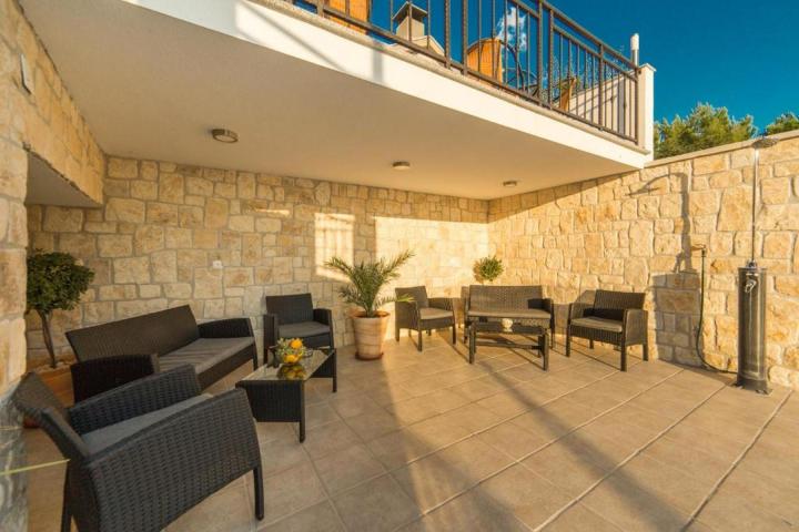 Makarska, Veliko Brdo, prekrasna apartmanska kuća s bazenom