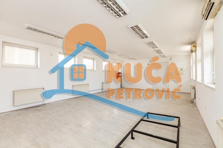 Poslovni  prostor  u  dve  etaže, Pantelej, 330 m2