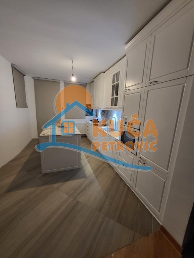 Izdaje se luksuzna kuća u Čalijama, 280m2