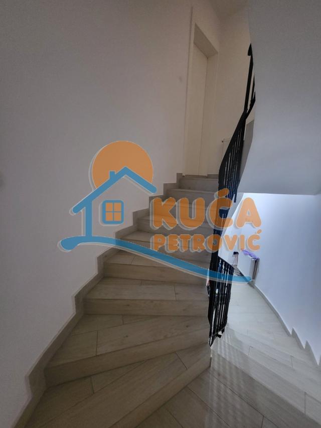 Izdaje se luksuzna kuća u Čalijama, 280m2