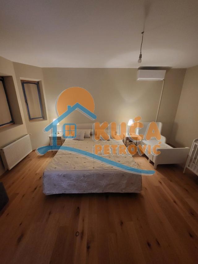 Izdaje se luksuzna kuća u Čalijama, 280m2