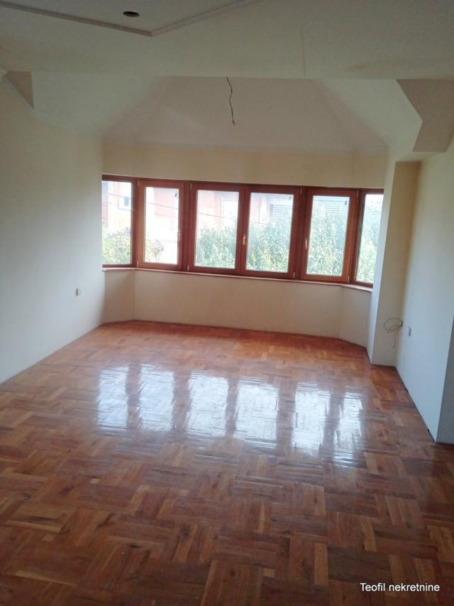 ZEMUN ZEMUN - PLAVI HORIZONTI 255m2 , 120 , 290000e