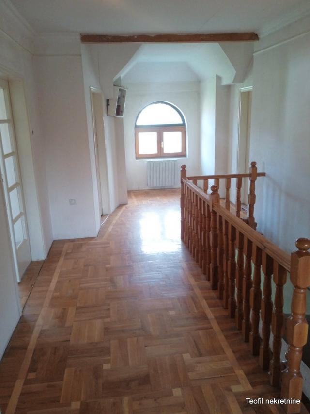 ZEMUN ZEMUN - PLAVI HORIZONTI 255m2 , 120 , 290000e