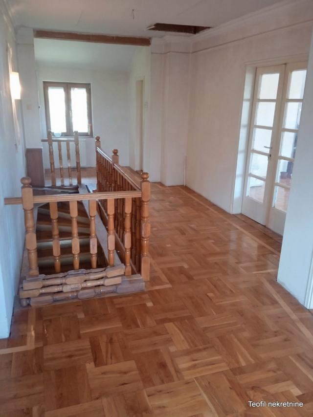 ZEMUN ZEMUN - PLAVI HORIZONTI 255m2 , 120 , 290000e