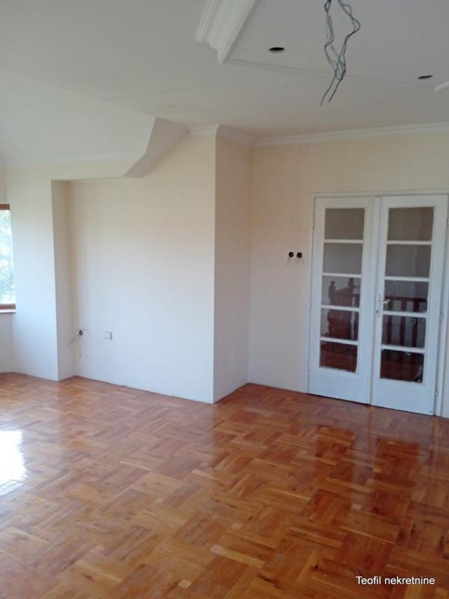 ZEMUN ZEMUN - PLAVI HORIZONTI 255m2 , 120 , 290000e